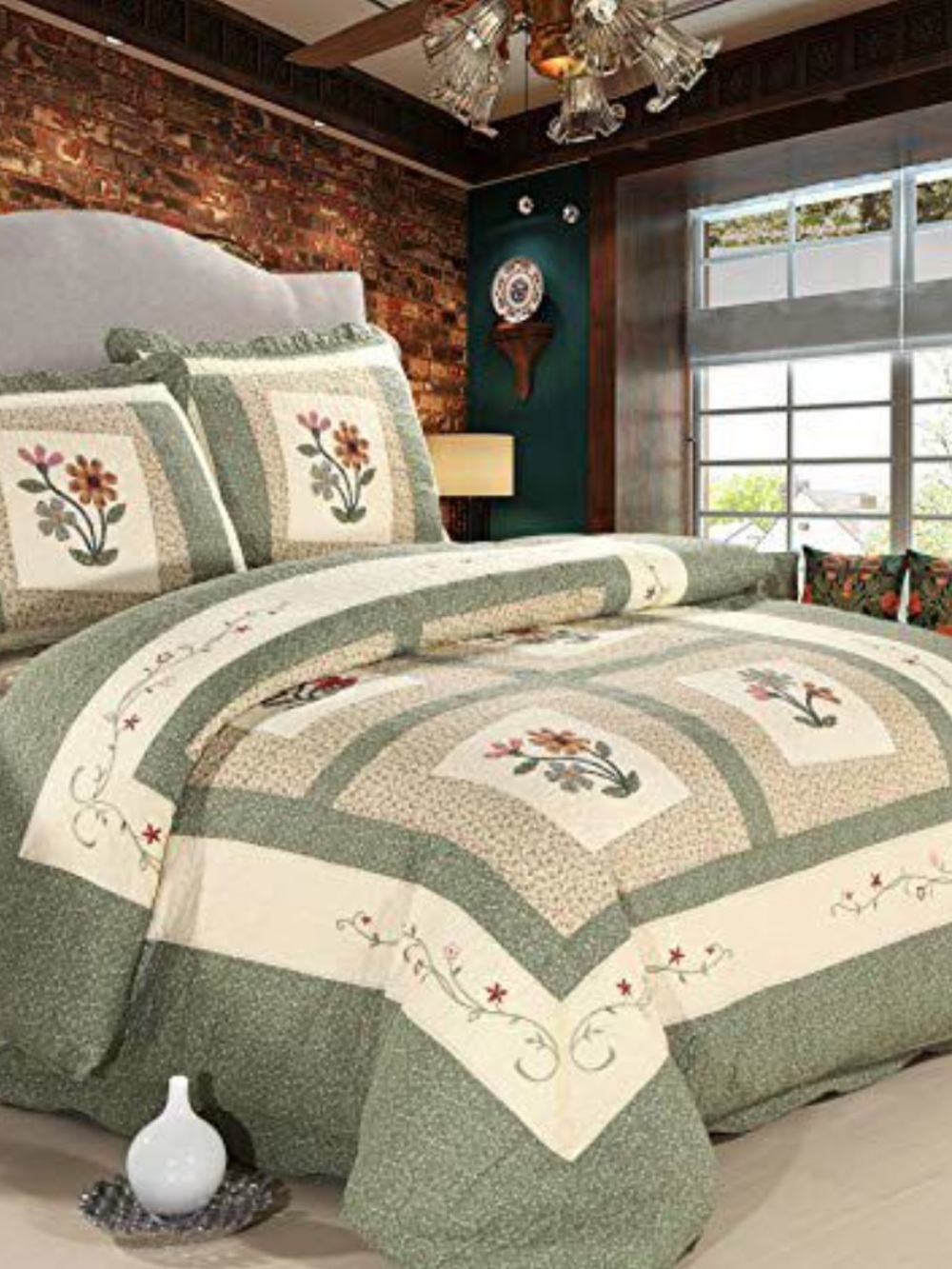 Quilted Floral Patchwork Comforter Set in Sage Green